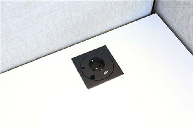 Hovedbilde Power Grommet Twist 230V USB lading Sort/Hvit