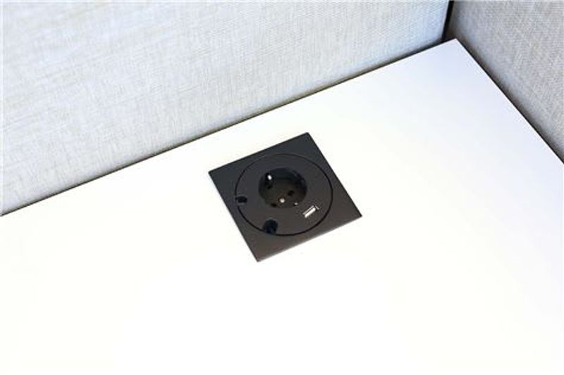 Power Grommet Twist 230V USB lading Sort/Hvit